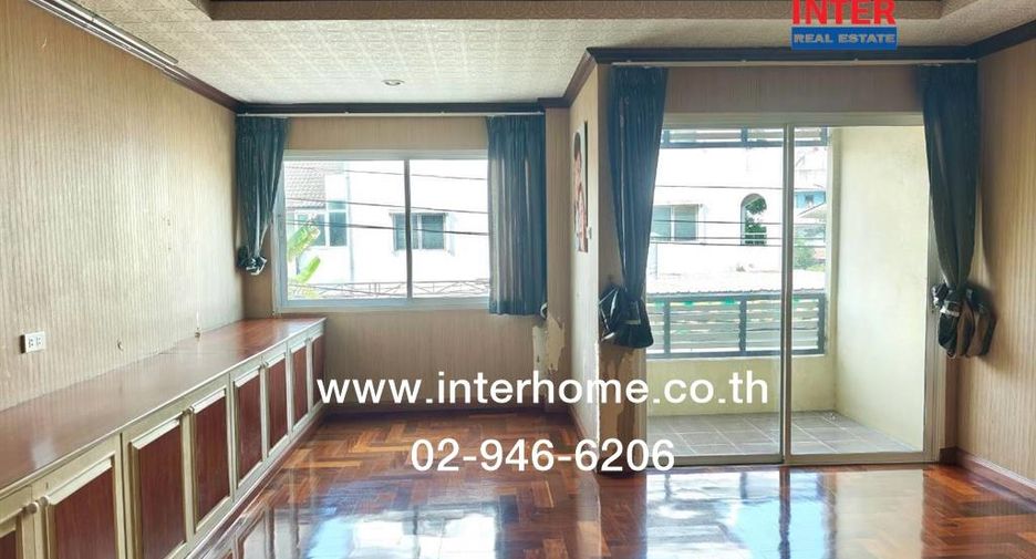 For sale 6 bedrooms house in Din Daeng, Bangkok