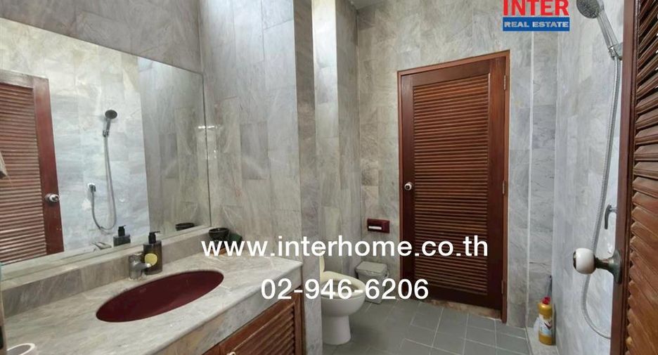 For sale 6 bedrooms house in Din Daeng, Bangkok