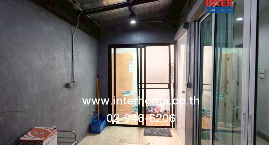 For sale 3 bedrooms townhouse in Khlong Sam Wa, Bangkok