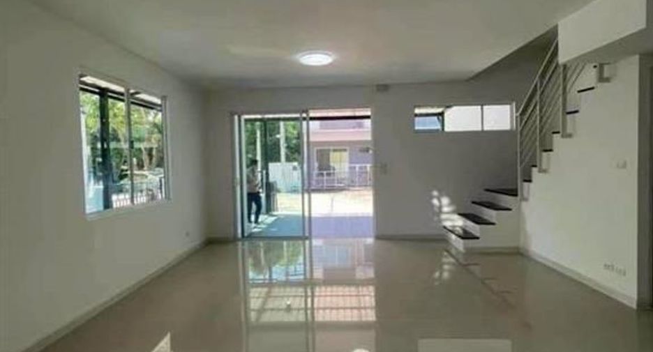 Reihenhaus zum Kauf mit 3 Zimmer in Lam Luk Ka, Pathum Thani