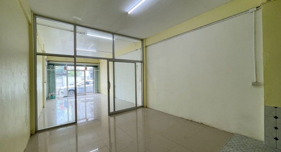 For rent retail Space in Ratchathewi, Bangkok