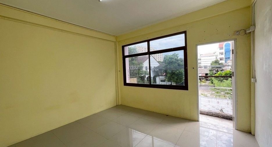 For rent retail Space in Ratchathewi, Bangkok