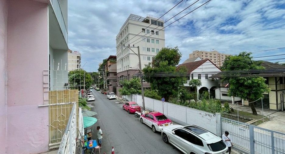 For rent retail Space in Ratchathewi, Bangkok