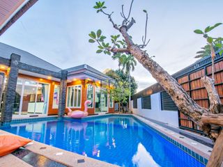 Villa en alquiler y en venta de 4 habitaciones en Bang Lamung, Chonburi