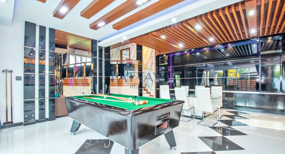 For rent and for sale 4 bedrooms villa in Bang Lamung, Chonburi