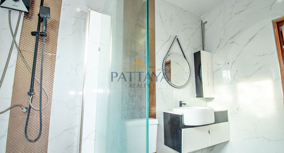 For rent and for sale 4 bedrooms villa in Bang Lamung, Chonburi