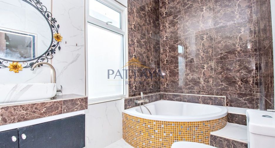 For rent and for sale 4 bedrooms villa in Bang Lamung, Chonburi