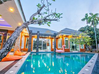 Villa en alquiler y en venta de 4 habitaciones en Bang Lamung, Chonburi