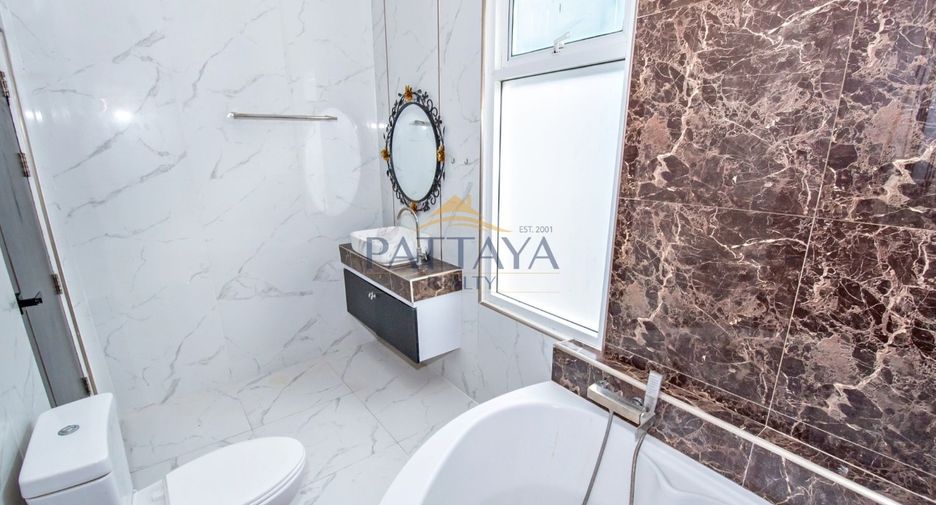 For rent and for sale 4 bedrooms villa in Bang Lamung, Chonburi