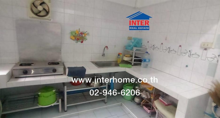 Casa adosada en venta de 3 habitaciones en Phra Pradaeng, Samut Prakan