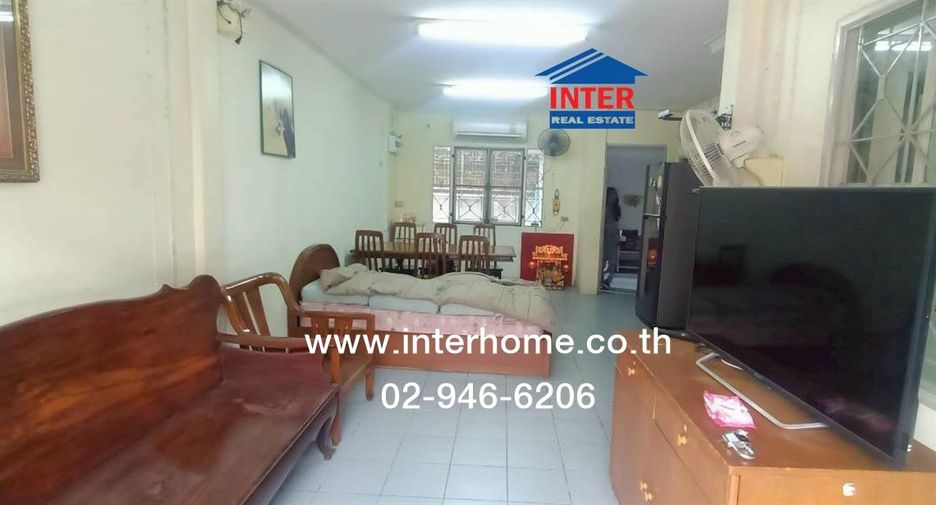 Casa adosada en venta de 3 habitaciones en Phra Pradaeng, Samut Prakan