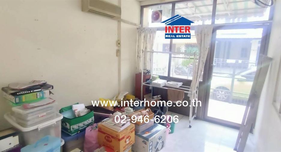 Casa adosada en venta de 3 habitaciones en Phra Pradaeng, Samut Prakan