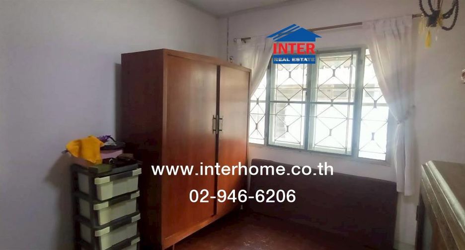Casa adosada en venta de 3 habitaciones en Phra Pradaeng, Samut Prakan