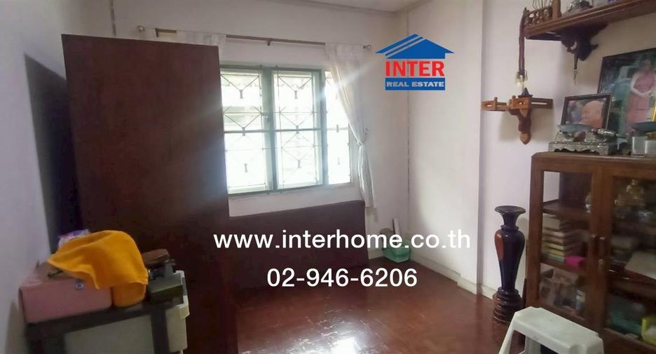 Casa adosada en venta de 3 habitaciones en Phra Pradaeng, Samut Prakan