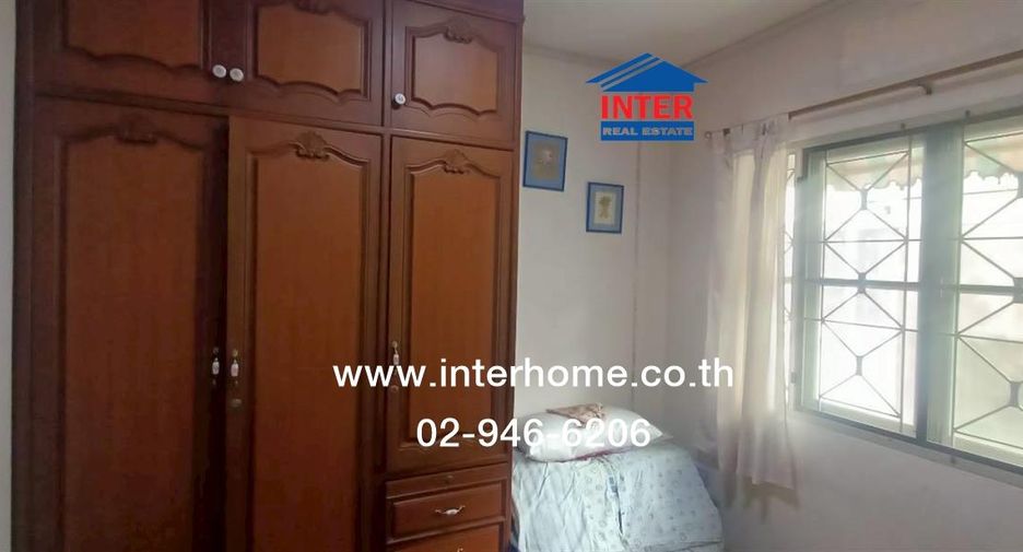 Casa adosada en venta de 3 habitaciones en Phra Pradaeng, Samut Prakan