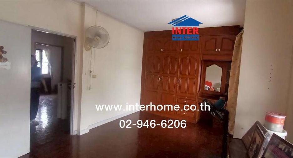 Casa adosada en venta de 3 habitaciones en Phra Pradaeng, Samut Prakan