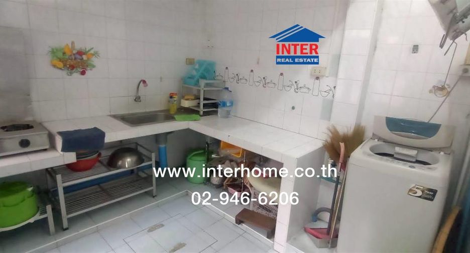 Casa adosada en venta de 3 habitaciones en Phra Pradaeng, Samut Prakan