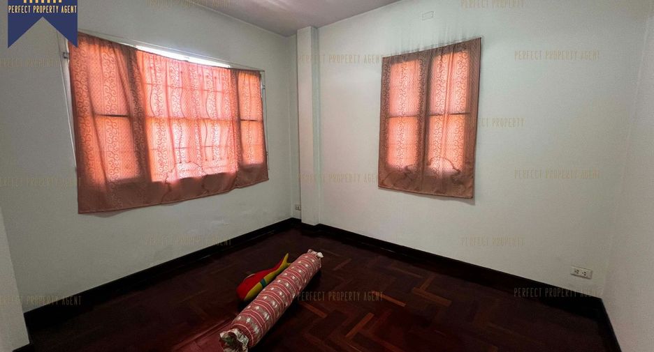 À vendre 3 chambres maison à Thung Khru, Bangkok