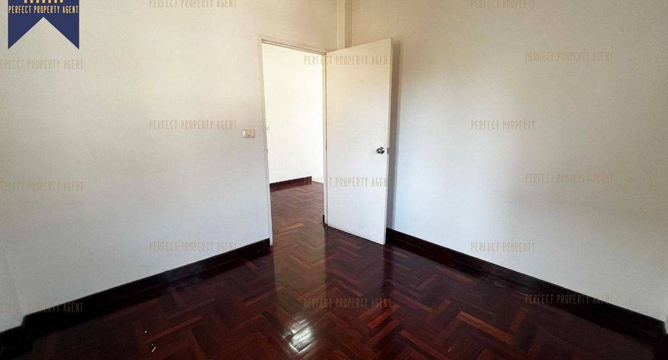 À vendre 3 chambres maison à Thung Khru, Bangkok
