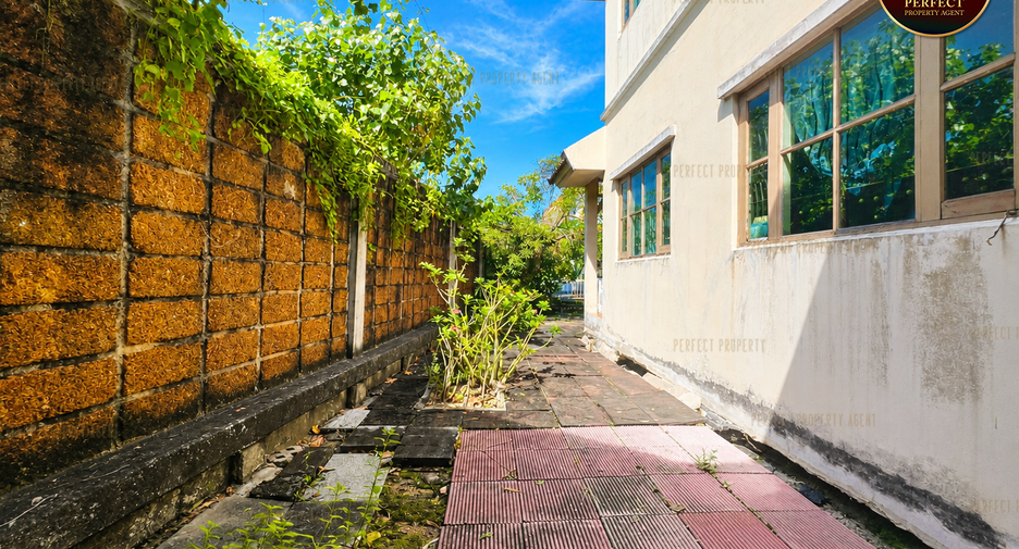 For sale 3 bedrooms house in Thung Khru, Bangkok