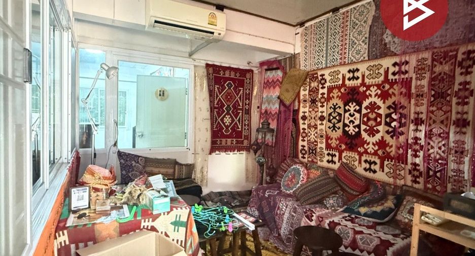 For sale 4 bedrooms retail Space in Mueang Lampang, Lampang