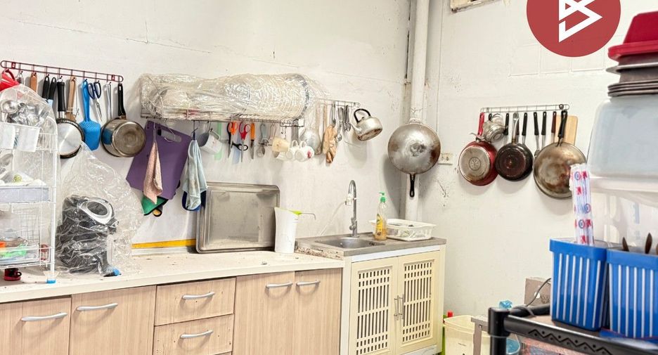 For sale 4 bedrooms retail Space in Mueang Lampang, Lampang