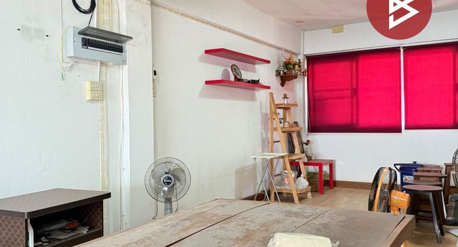 For sale 4 bedrooms retail Space in Mueang Lampang, Lampang