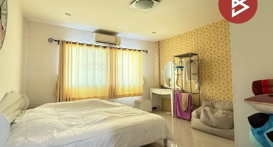 For sale 4 bedrooms retail Space in Mueang Lampang, Lampang