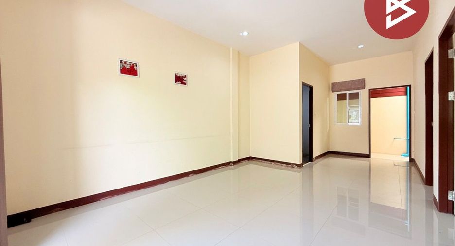 Reihenhaus zum Kauf mit Studio in Ban Phaeo, Samut Sakhon