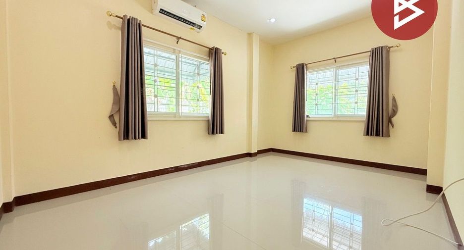 Reihenhaus zum Kauf mit Studio in Ban Phaeo, Samut Sakhon