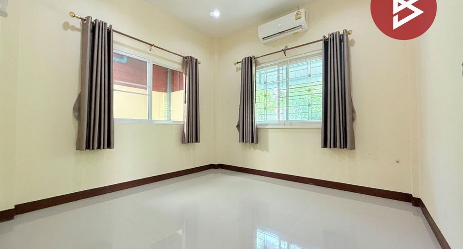 Reihenhaus zum Kauf mit Studio in Ban Phaeo, Samut Sakhon