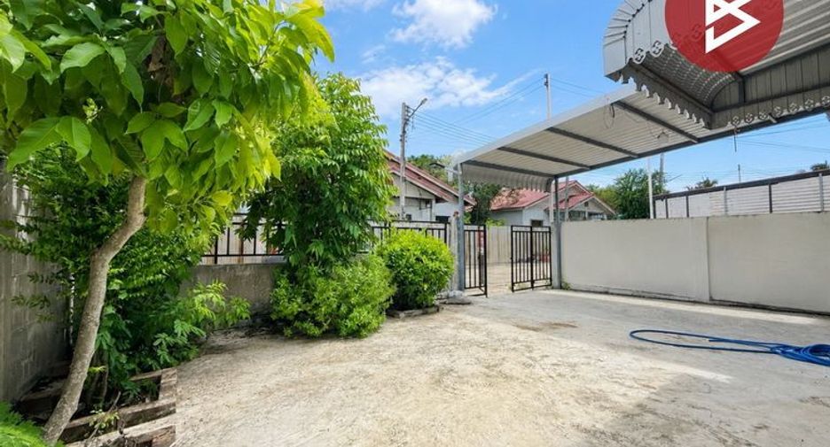 Reihenhaus zum Kauf mit Studio in Ban Phaeo, Samut Sakhon