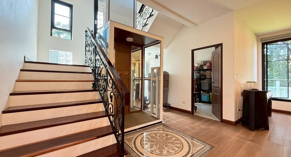 For sale 5 bedrooms house in Hang Dong, Chiang Mai