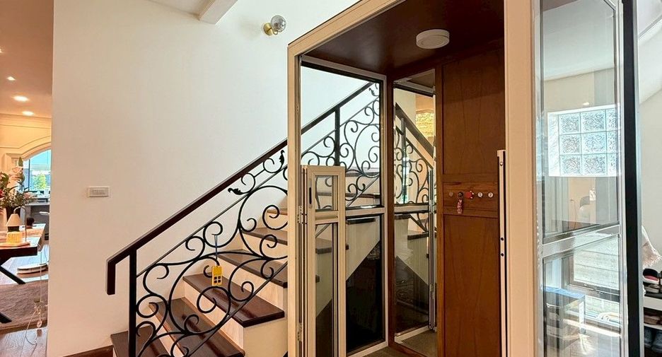 For sale 5 bedrooms house in Hang Dong, Chiang Mai