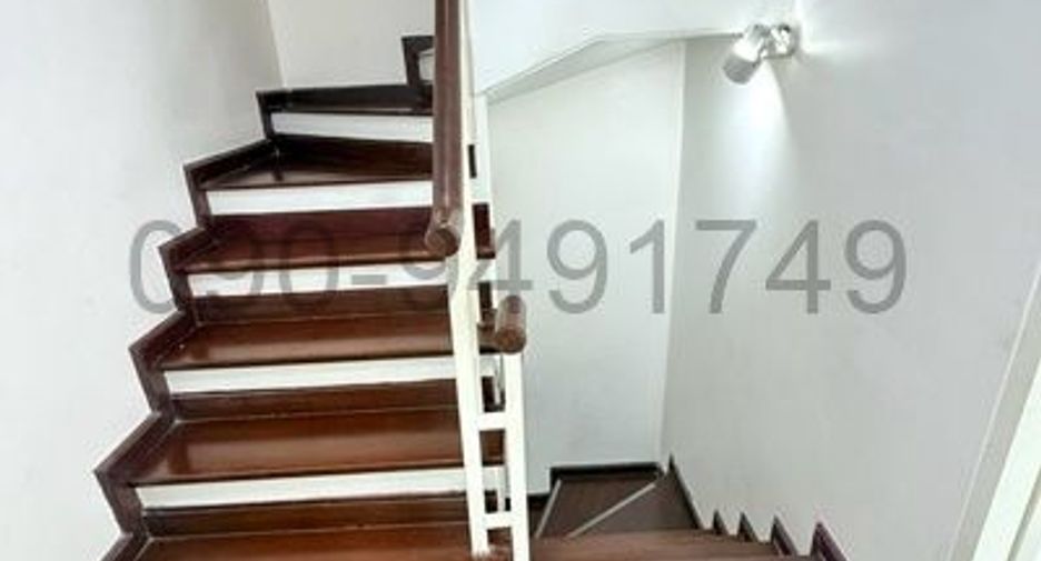 For rent 4 bedrooms townhouse in Bueng Kum, Bangkok