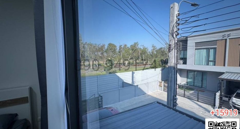 For rent 3 bedrooms townhouse in Bang Phli, Samut Prakan