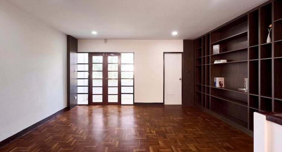 For rent 4 bedrooms townhouse in Mueang Chiang Mai, Chiang Mai