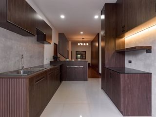 Casa adosada en alquiler de 4 habitaciones en Mueang Chiang Mai, Chiang Mai