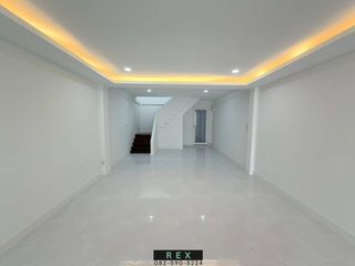 For sale 2 ベッドルーム townhouse in Chatuchak, Bangkok