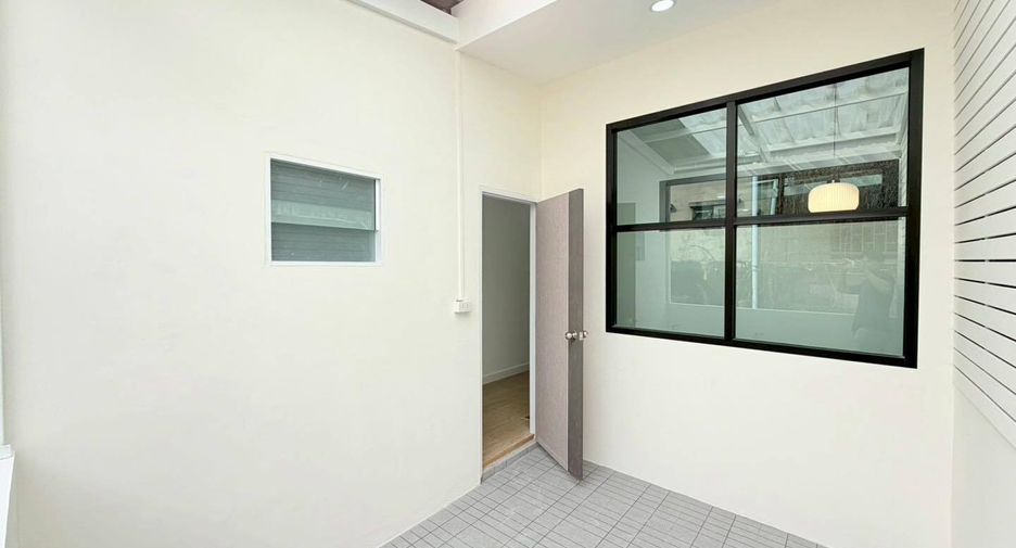 For sale 2 ベッドルーム townhouse in Chatuchak, Bangkok