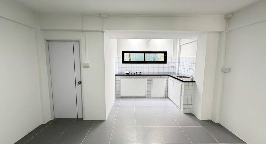 For sale 2 ベッドルーム townhouse in Chatuchak, Bangkok