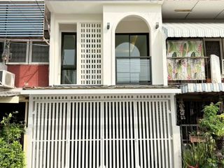 For sale 2 ベッドルーム townhouse in Chatuchak, Bangkok