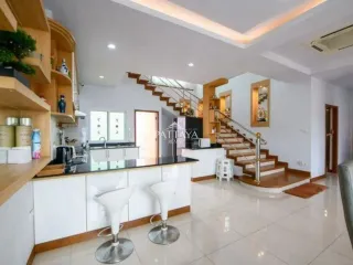 Casa en venta de 5 habitaciones en Bang Lamung, Chonburi