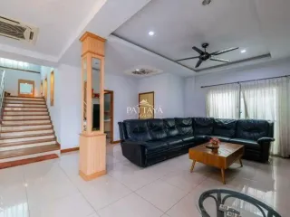 Casa en venta de 5 habitaciones en Bang Lamung, Chonburi