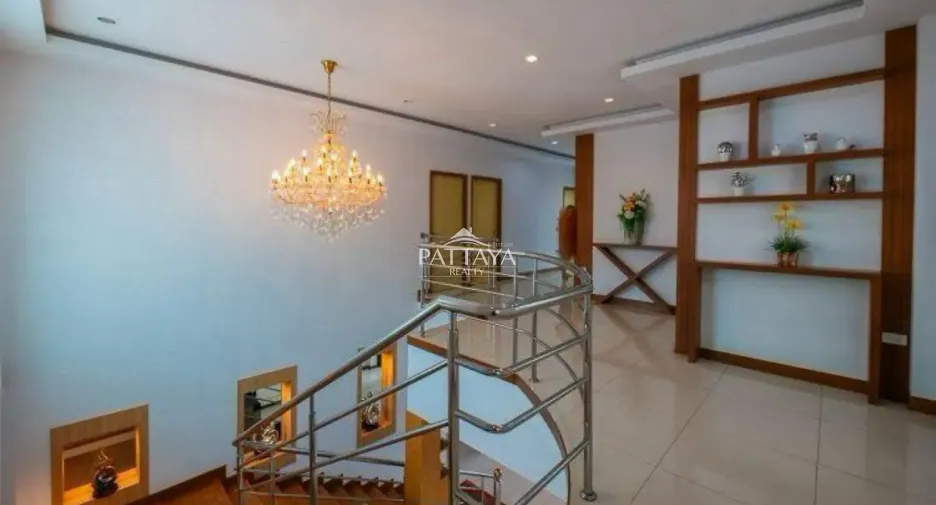 Casa en venta de 5 habitaciones en Bang Lamung, Chonburi