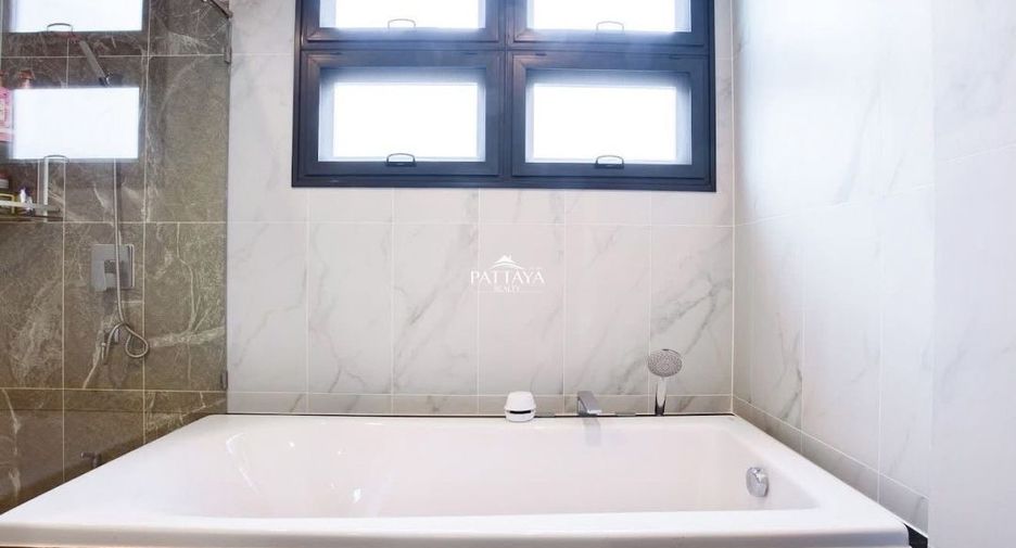 For sale 4 bedrooms house in Bang Lamung, Chonburi