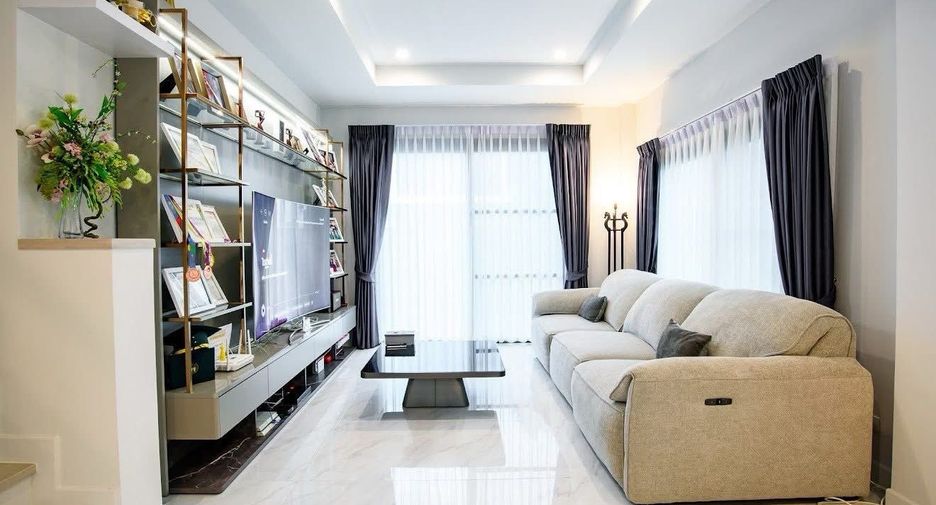 For sale 4 bedrooms house in Bang Lamung, Chonburi