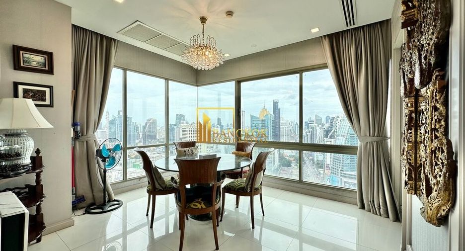 For rent 3 bedrooms condo in Khlong Toei, Bangkok