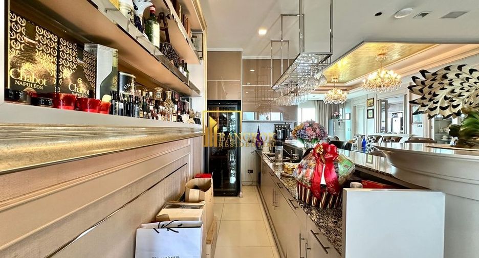 For rent 3 bedrooms condo in Khlong Toei, Bangkok