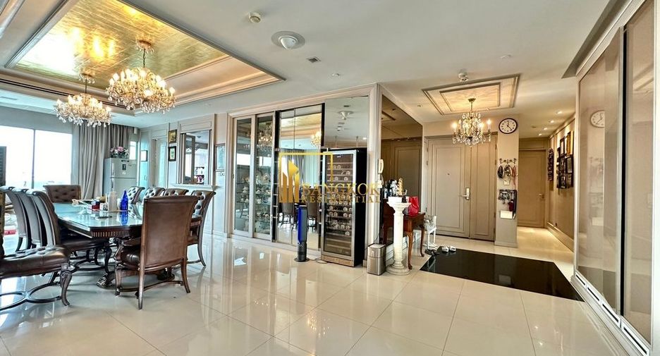 For rent 3 bedrooms condo in Khlong Toei, Bangkok